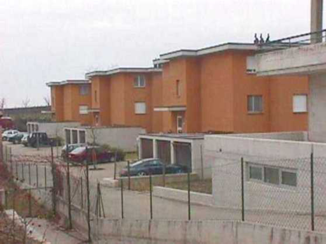 Vista lato est delle tre case , Appartamento affitto, 6874 Castel S. Pietro