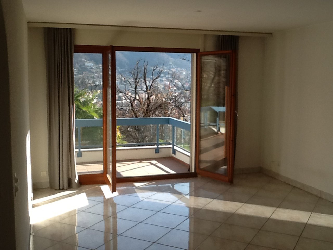Soggiorno con uscita sulla terrazza coperta , Appartamento vendita, 6900 Lugano