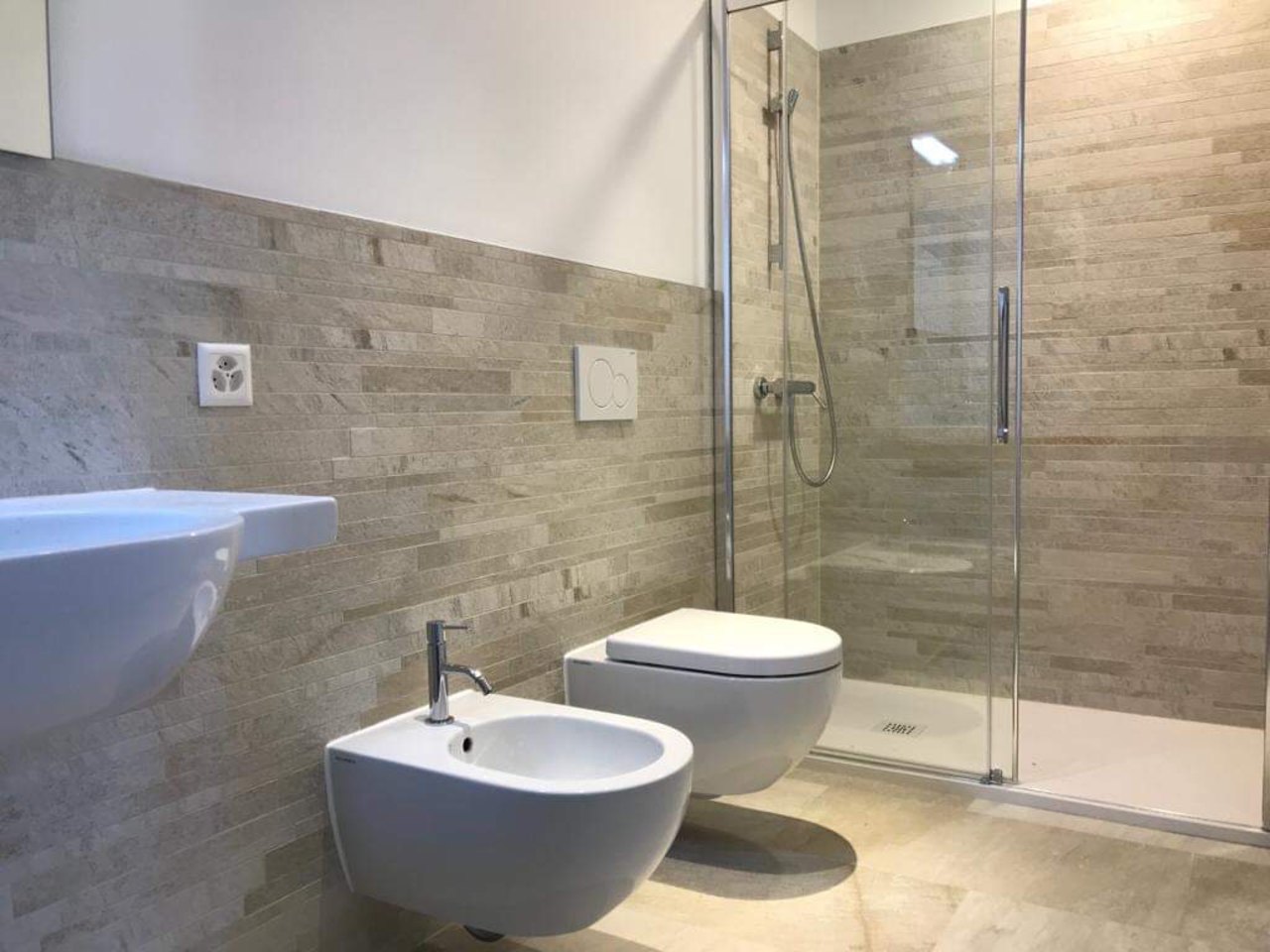 bagno con doccia , Attico affitto, 6853 Ligornetto