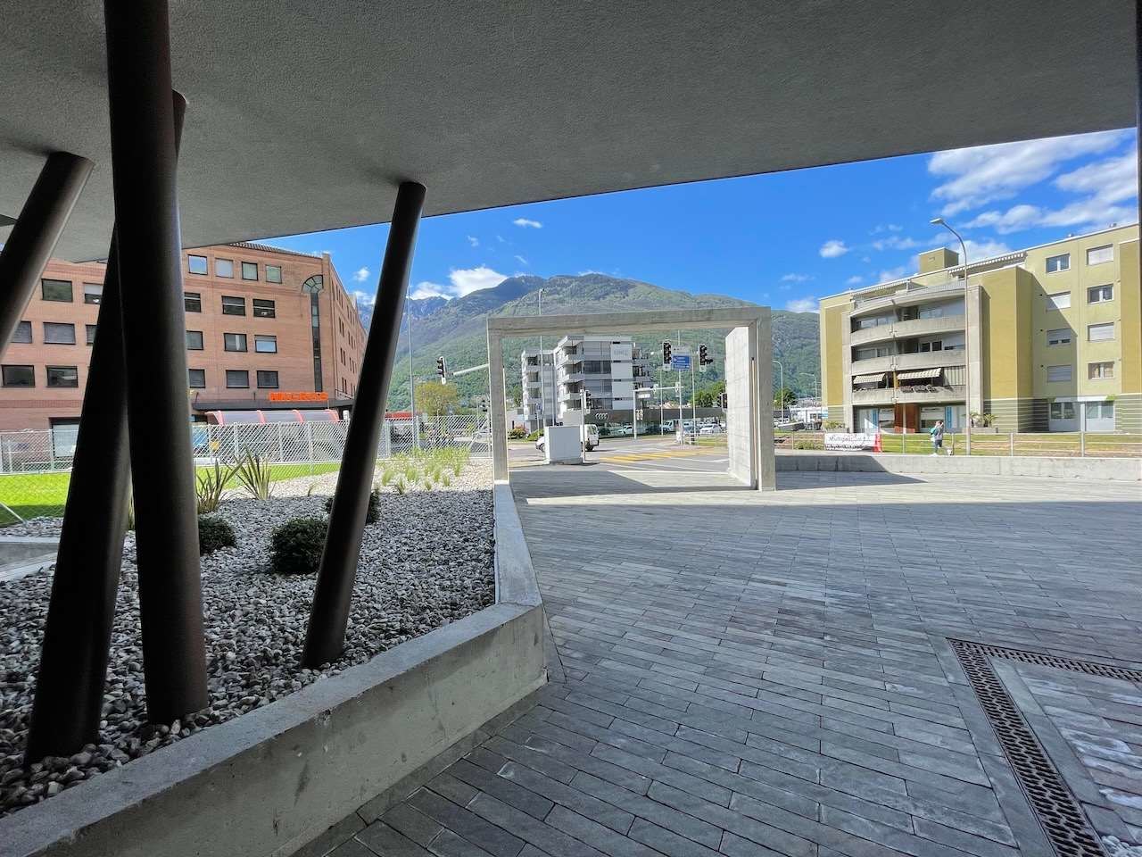 ... , Spazio commerciale affitto, 6512 Giubiasco