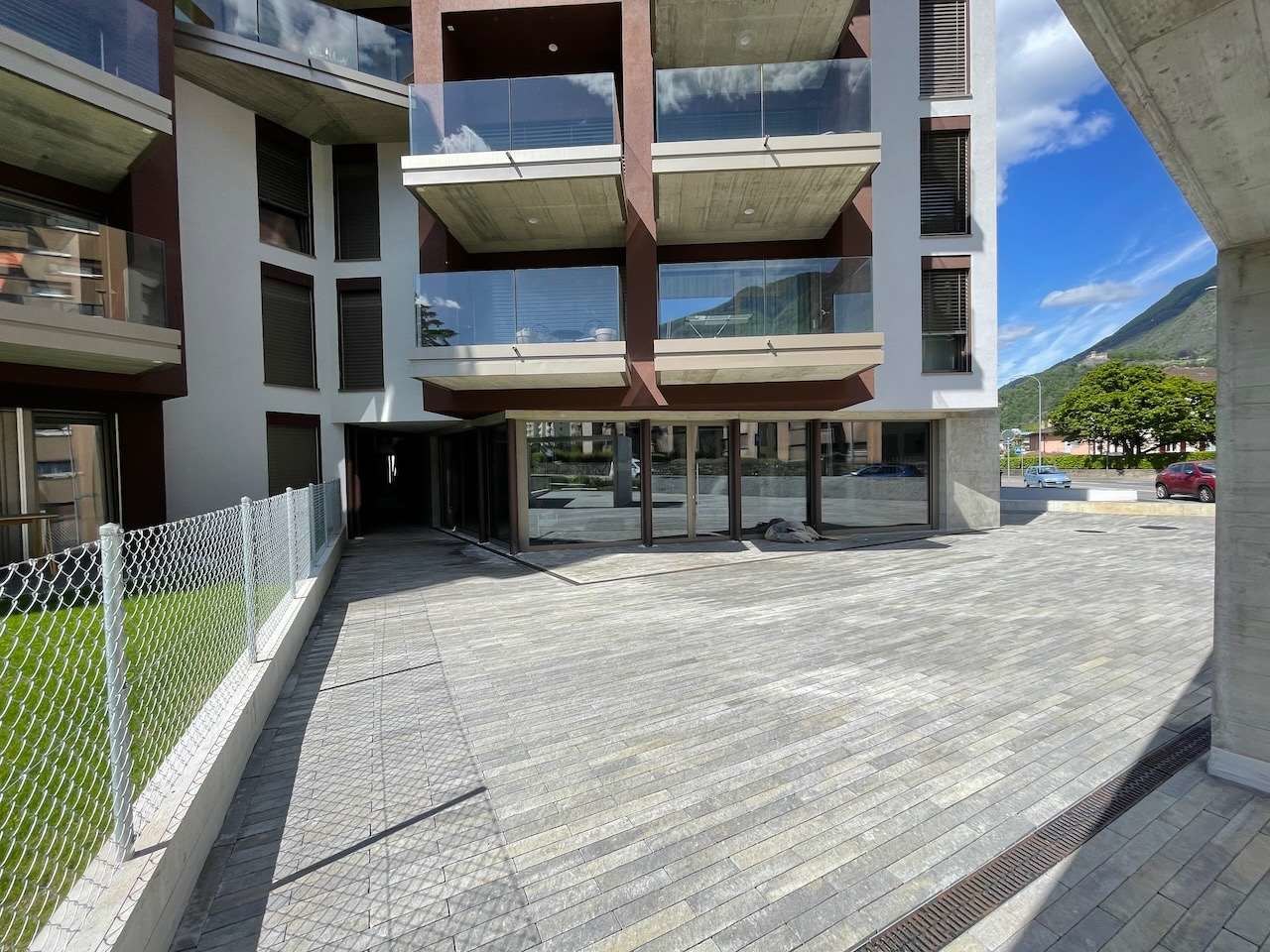 ... , Spazio commerciale affitto, 6512 Giubiasco