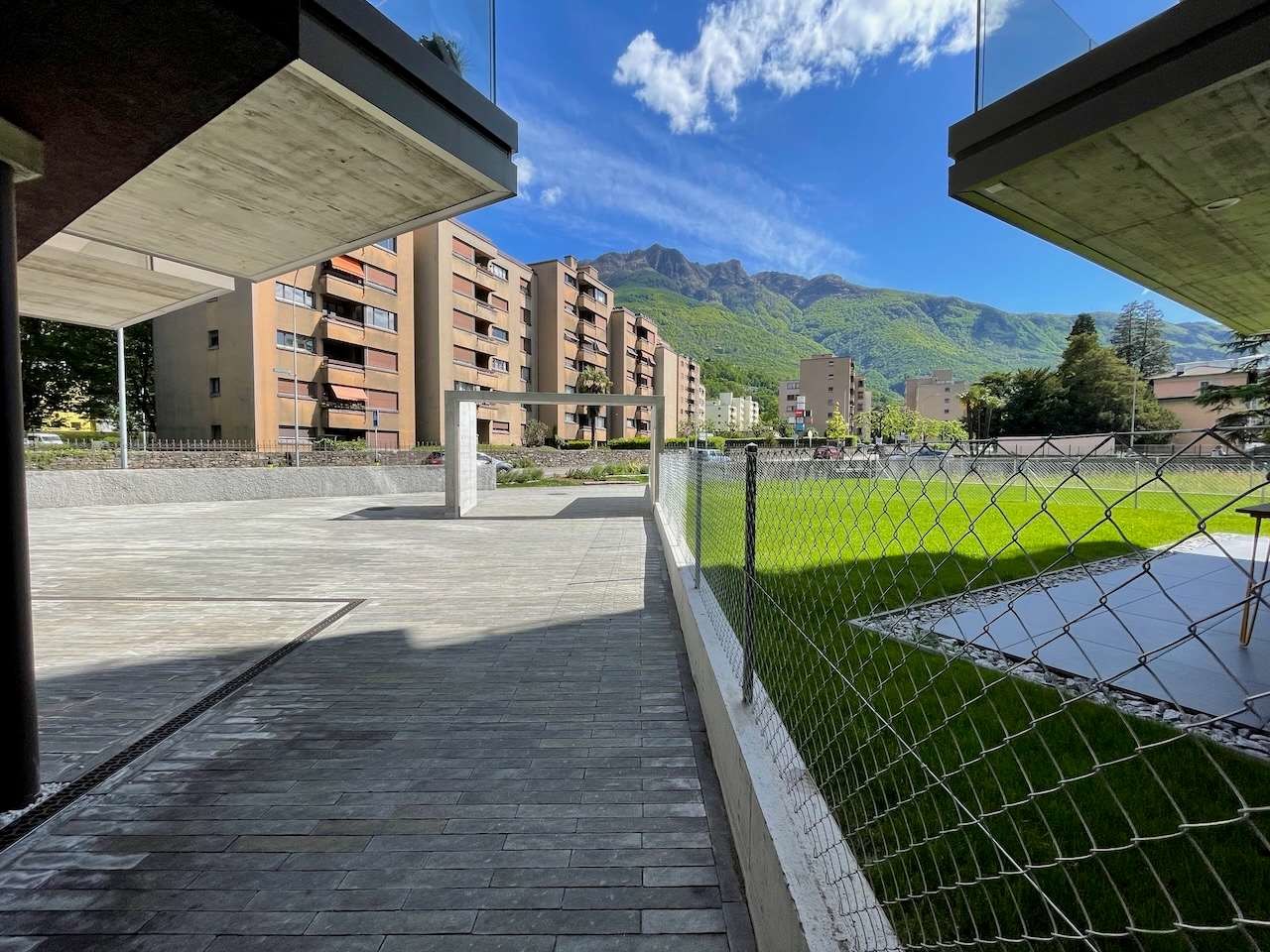 ... , Spazio commerciale affitto, 6512 Giubiasco