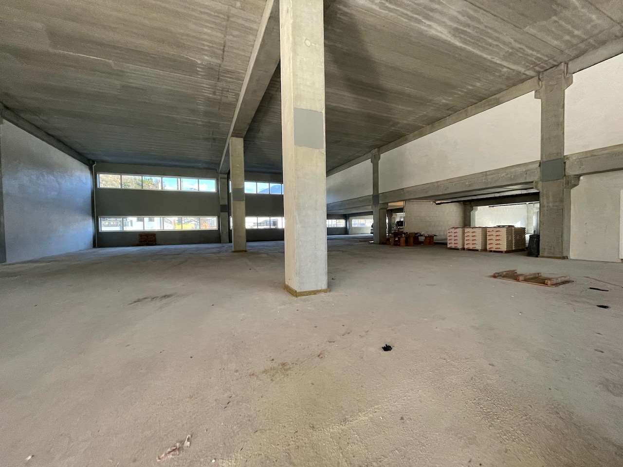 ... , Spazio commerciale affitto, 6930 Bedano