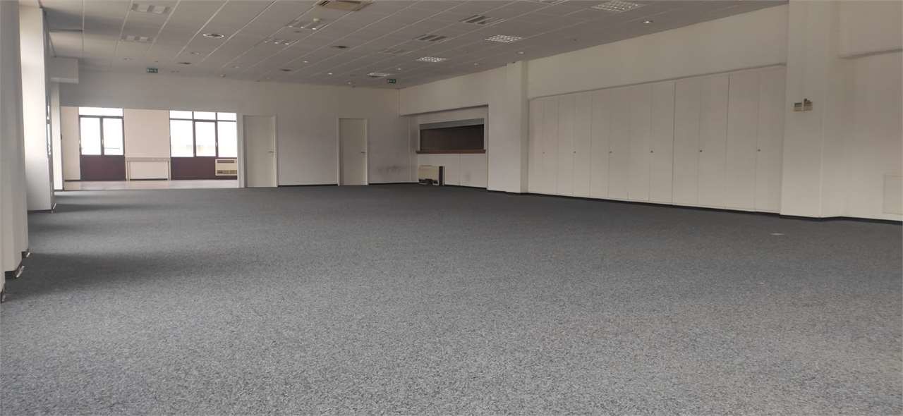 ... , Spazio commerciale affitto, 6528 Camorino