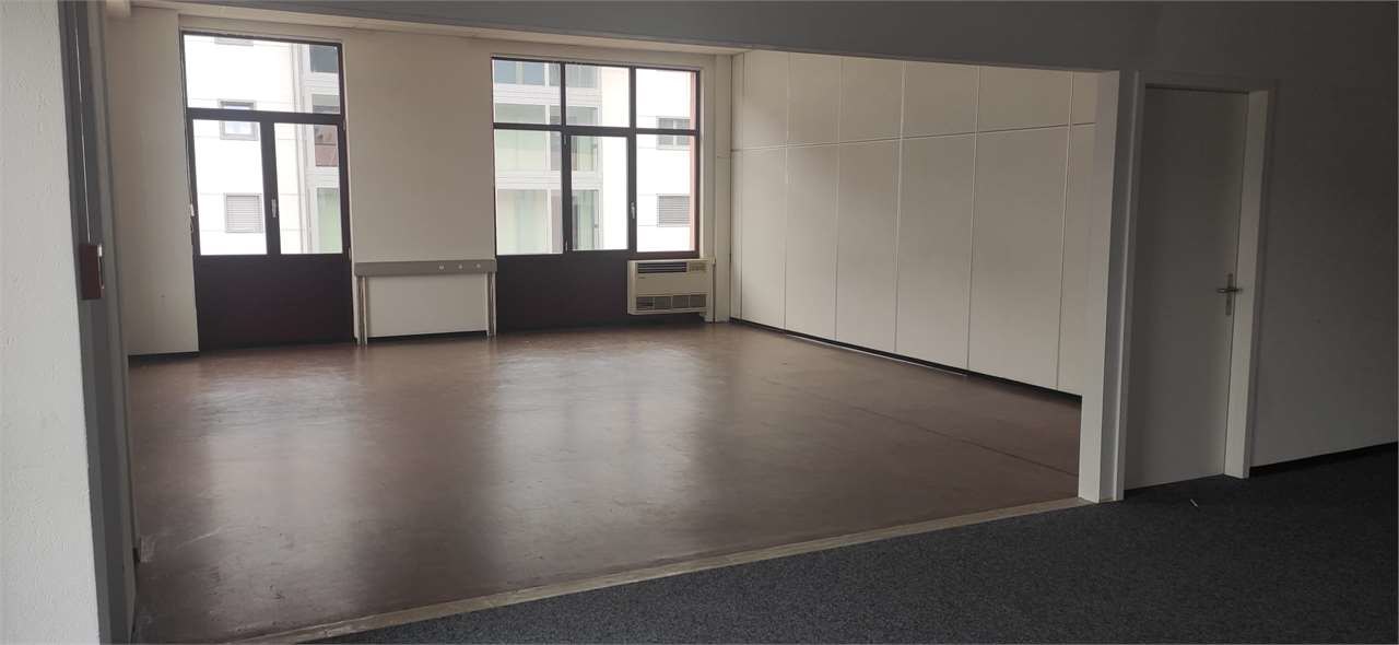 ... , Spazio commerciale affitto, 6528 Camorino