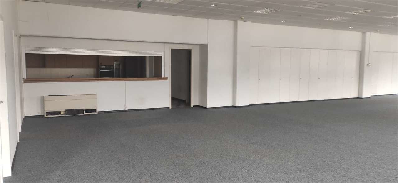 ... , Spazio commerciale affitto, 6528 Camorino