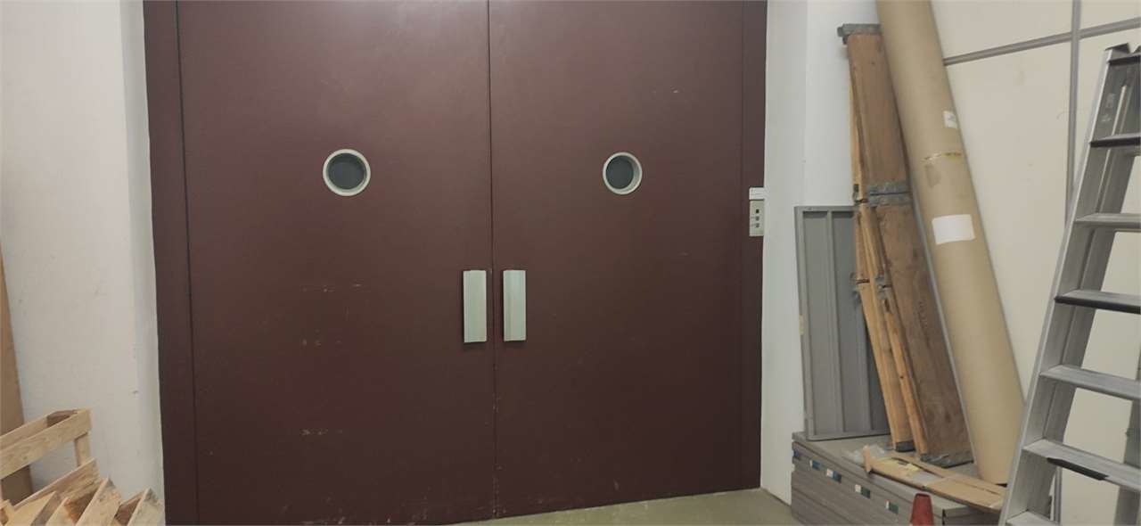 ... , Spazio commerciale affitto, 6528 Camorino