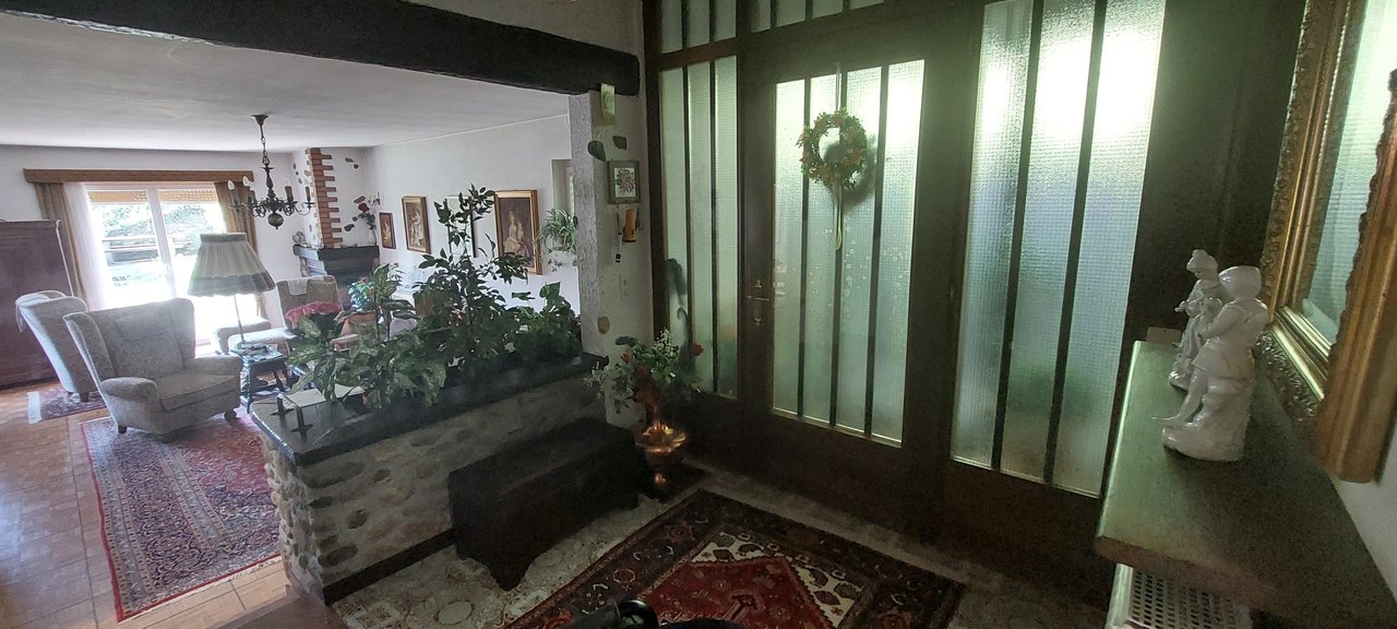 Entrata , Casa vendita, 6953 Sureggio