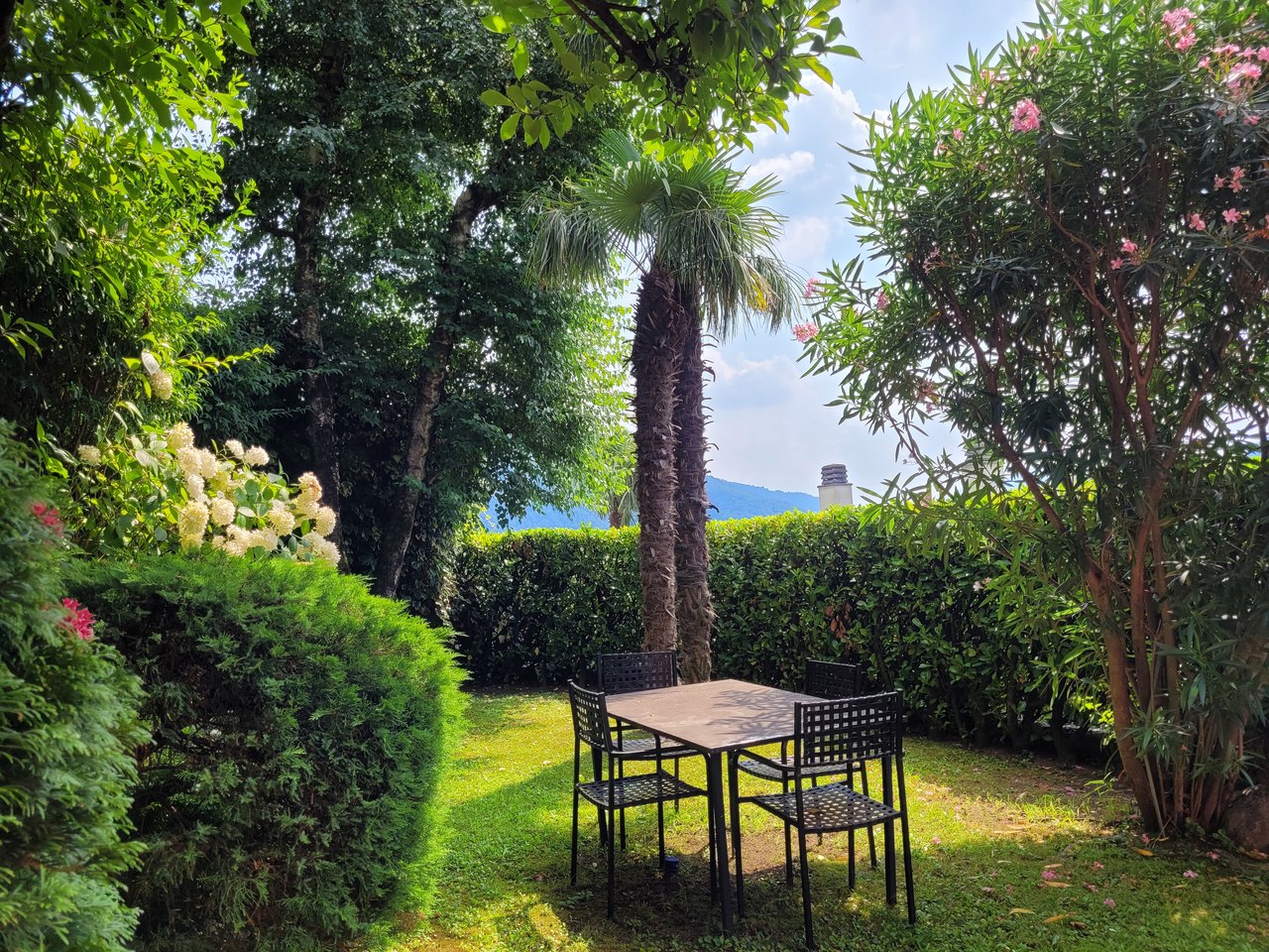 Wunderschön Mediterran angelegter Gartenbereich , Appartamento vendita, 6816 Bissone