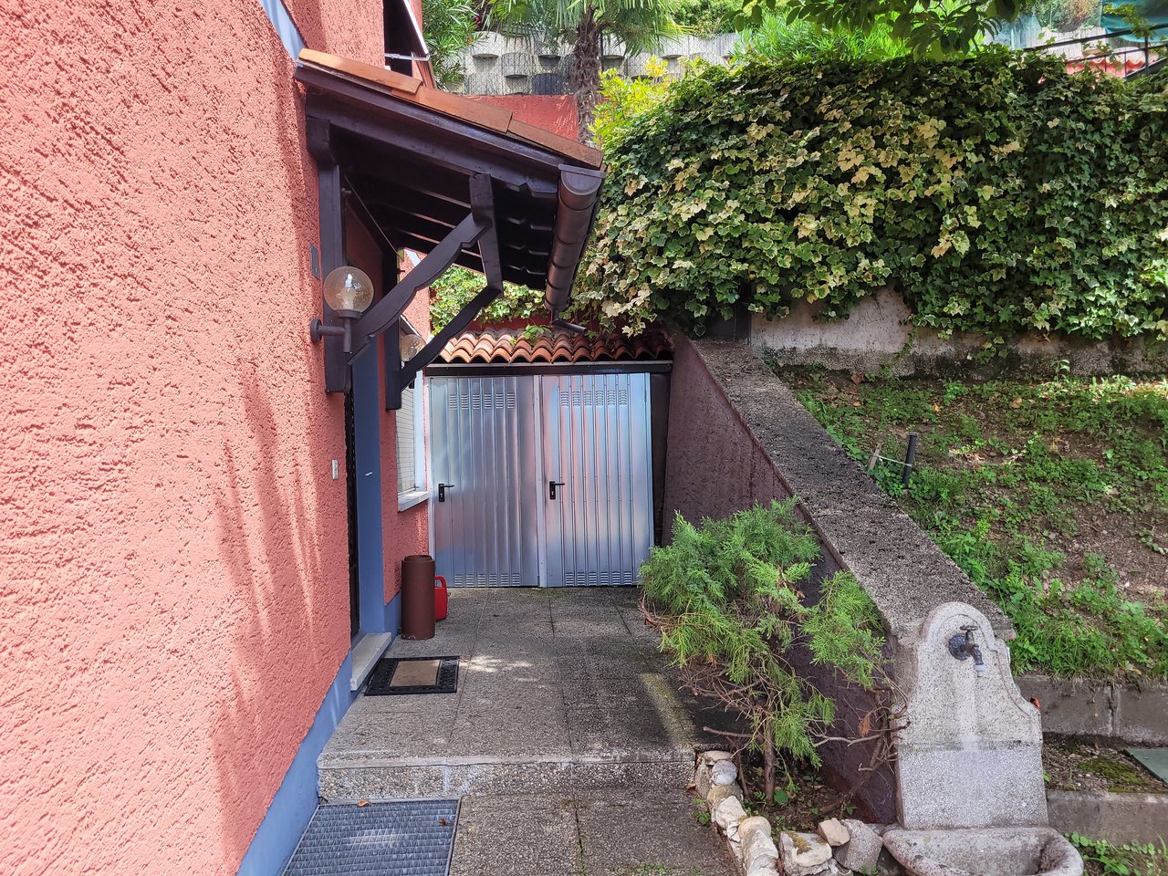 Privater Eingangsbereich mit Stauräume , Appartamento vendita, 6816 Bissone